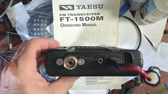back-data-speaker-rf-connectors-1